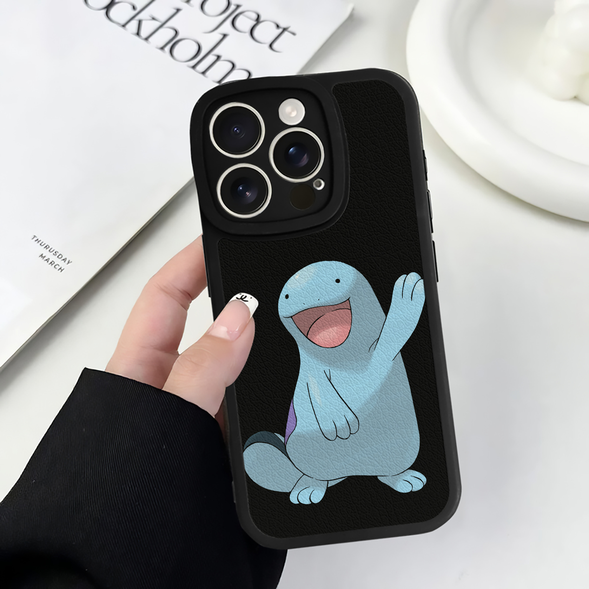 （画像用） ポケットモンスター Pokémon 【iPhone 16シリーズ対応】シリコンスマホケース（レザー調） 材質：シリコン